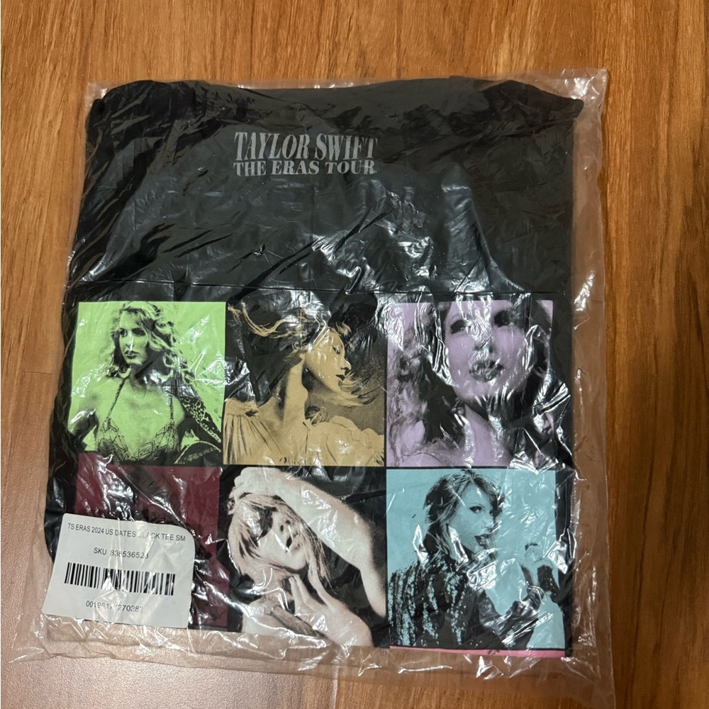 NWT Taylor Swift The Eras Tour black graphic portrait T-Shirt (small)